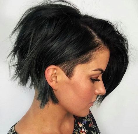 Undercut Bob Haircut, Kort Bob, Undercut Hairstyles Women, Stacked Bob Hairstyles, Best Bob Haircuts, Stacked Bob Haircut, Bob Hairstyles For Fine Hair, Best Short Haircuts, Penteado Cabelo Curto