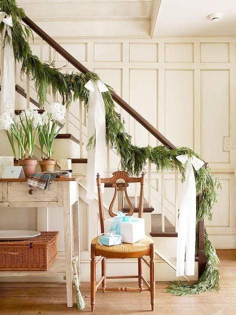 Decorate your home for the holidays with these festive Christmas garland and swag ideas. We have classic garlands for banisters, mantels, windows, and doorways. #christmasdecor #garland Stair Bannister, Christmas Banister, Christmas Stairs Decorations, Christmas Stairs, Christmas Staircase, Diy Christmas Garland, Christmas Tablescape, Stair Decor, Holiday Garlands