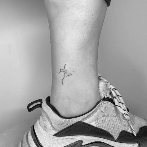 pinterest: hezzprice Ballet Tattoos, Dancer Tattoo, Dance Tattoo, Small Girly Tattoos, Basic Tattoos, Cursive Tattoos, Mom Tattoo Designs, Small Pretty Tattoos, Writing Tattoos