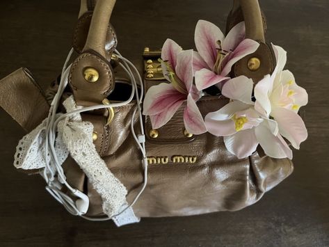 Bags Designer Aesthetic, Miu Miu Bag Aesthetic, Pink Brown Aesthetic, Pink And Brown Aesthetic, Miumiu Bags, Miu Miu Purse, Me Bag, Desain Quilling, Miu Miu Bag