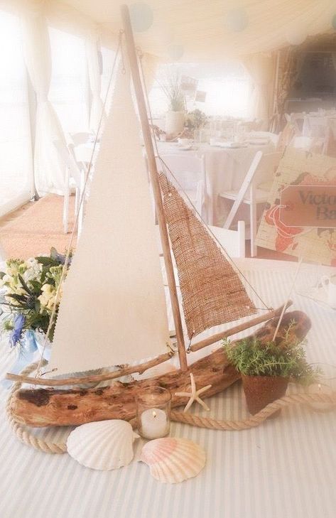 Nautical Centerpiece, Summer Wedding Centerpieces, Driftwood Centerpiece, Diy Beach Wedding, Driftwood Diy, Decoration Vitrine, Driftwood Projects, Nautical Baby Shower, Beach Diy