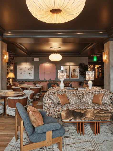 Soho House Living Room, Soho House Lounge, Soho House Club, Soho House Lighting, Soho House Theater, Soho House Nashville, Country Club Design, House Living Room, Soho House