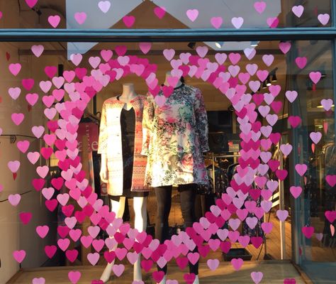 Valentine's window at Spirit in Devizes. Made of heart shaped post-it notes. Valentines Window Display, Boutique Window Displays, Display Visual Merchandising, Window Display Retail, Decoration Vitrine, Store Window Displays, Christmas Window Display, Shop Sign Design, Hari Valentine