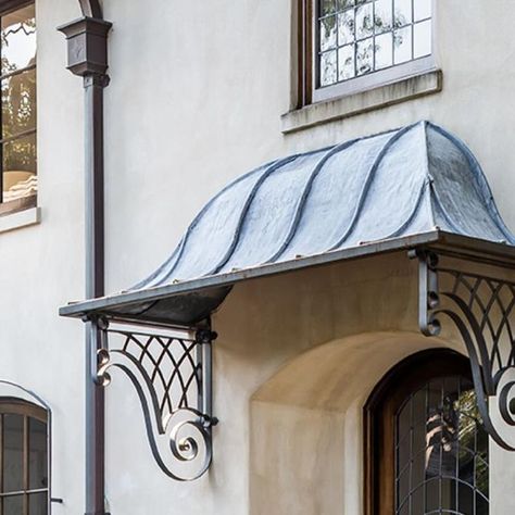 Tamra Lea•Design on Instagram: "All so gorgeous! 🍃🌳
…That exterior entrance though!

•

Architect: Keith Summerour @summerour_architects 
Interior Design: Angela Bromenschenkel (homeowner)
Landscape Design: @howarddesignstudio 
Photography: @jeffherrphoto 

#interiordesign #exteriordesign #landscapedesign #residentialdesign #frenchcountrypassion #archidesign #archidaily #archdesign #archilovers #architecture #house #architexture #archilovers" Keith Summerour, Summerour Architects, Exterior Entrance, Swan House, Archi Design, Design Landscape, French Farmhouse, Residential Design, Landscape Architect