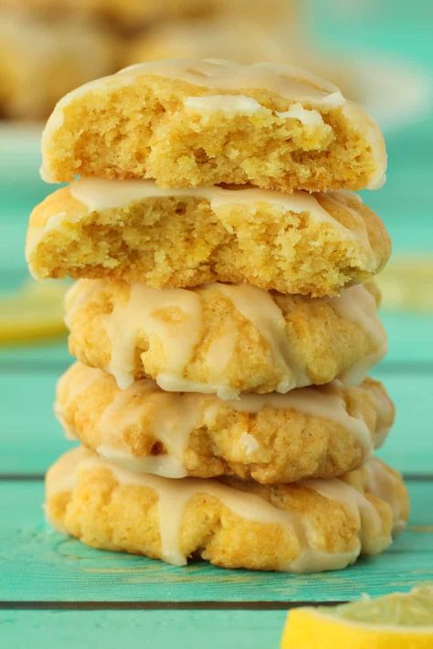 Vegan Lemon Cookies, Healthy Vegan Dessert, Vegan Lemon Cake, Dessert Oreo, Vegan Baking Recipes, Cookies Soft, Desserts Vegan, Lemon Glaze, Lemon Flavor