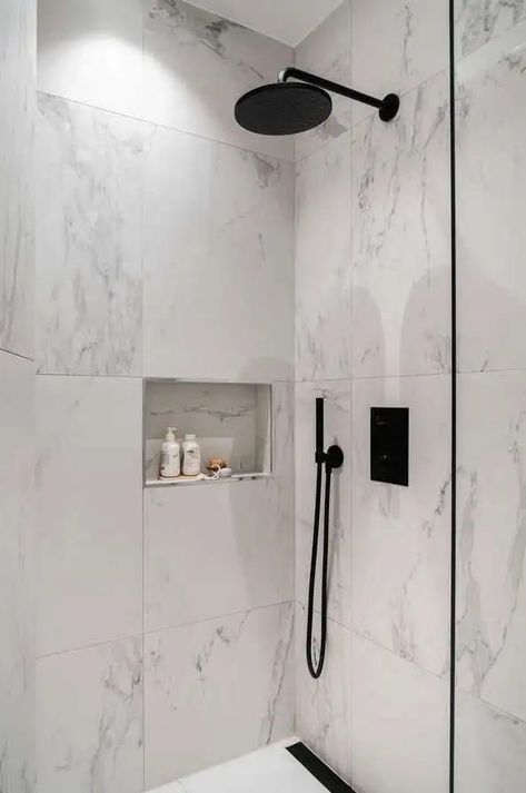 Bathroom Ideas With Black Fixtures, Bathroom With Black Fixtures, Black Fixtures Bathroom, White Marble Tile Bathroom, Dark Wood Kitchen, Black Clawfoot Tub, Black Bathroom Fixtures, Norwegian Home, Best Bathroom Colors