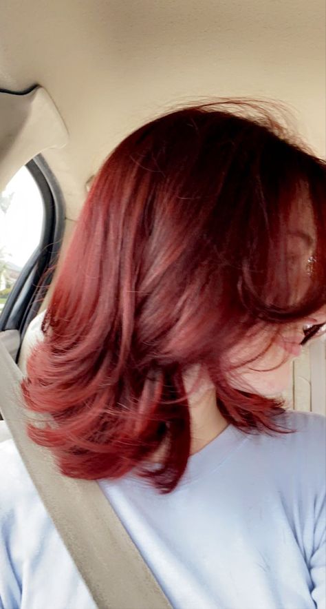 Red Hair 90s Style, Short Hair To Shoulder, Layered Short Hair Aesthetic, Cute Haircuts For Medium Hair Wavy, Red Hair Color On Short Hair, Red Hair Inspo Color Short, Haircuts With Red Hair, Aesthetic Hair Inspo Short, Redhead Dyed Hair