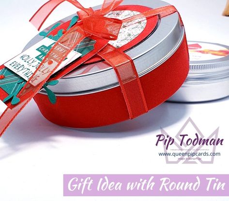 Cookie Tin Gift Ideas, Brownie Packaging, Christmas Cookies Packaging, Cookies Packaging, Nuts Gift, Round Gift Boxes, Wrapped Gifts, How To Tie Ribbon, Holiday Stamping