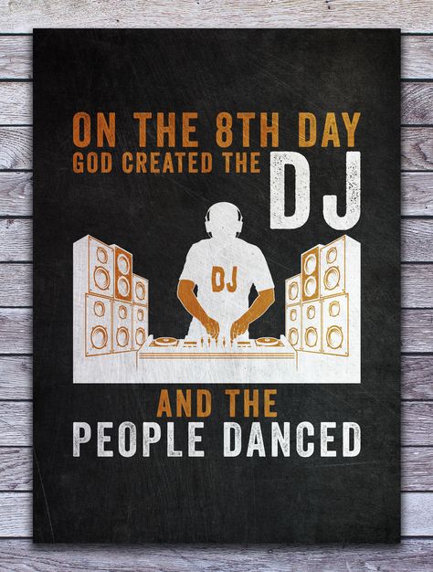 A beautiful gift for every dj that loves to make music. The perfect gift idea for christmas. #deejay #dj #disc #jockey #gift #birthday #displate #christmas Dj Merch, Sweet Gestures, Dj Quotes, Dj Room, Music Mixing, Make Music, Gift Inspo, People Dancing, Disc Jockey