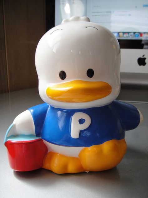 Pekkle Coin Bank Pekkle Aesthetic, Baby Duck, Little Duck, Baby Ducks, Coin Bank, Sanrio Characters, Ipad Wallpaper, Rubber Duck, Cute Characters