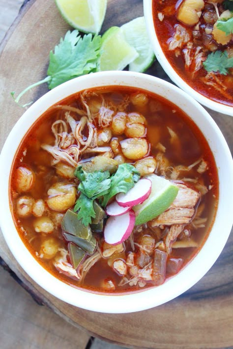 Slow Cooker Possole Easy Posole Recipe, Pozole Recipe Pork, Slow Cooker Posole, Pasole Recipe, Pork Posole, Chicken Pozole, Posole Recipe, Pozole Recipe, Crockpot Pork