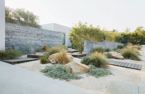 Visual Log of Projects / Work at Terremoto / A Landscape Office / LA + SF California Moderne Have, Australian Native Garden, Stone Patio, Landscaping Inspiration, California Garden, Dry Garden, Sand Stone, Australian Garden, Gravel Garden