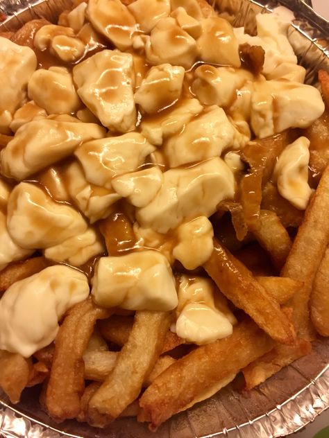 Poutine Fries Aesthetic, Fries Aesthetic, Poutine Fries, Weird Snacks, Canadian Dishes, Antlers Decor, Scrumptious Food, Yummy Comfort Food, Poutine