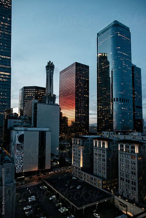 Modern City Photography, Los Angeles Apartment Aesthetic, Los Angeles Buildings, Los Angeles Skyscrapers, Las Angeles California, Down Town Los Angeles, Los Angeles Cityscape, Los Angeles Apartment, Nighttime Photography