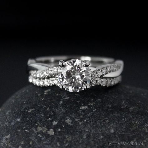 lovebyohkuol Pave Diamond Wedding Bands, Infinity Ring Wedding, Matching Wedding Rings, Cute Engagement Rings, Pave Diamond Band, Moissanite Engagement Ring Solitaire, Aquamarine Engagement Ring, Dream Engagement Rings, Wedding Band Sets