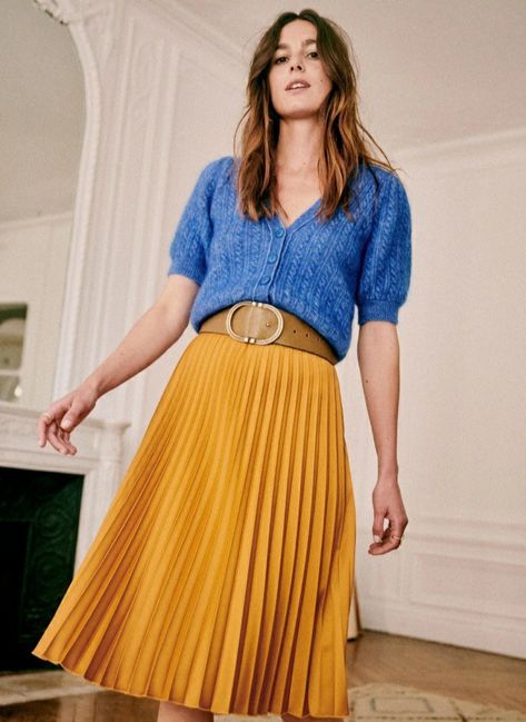 Dino Skirt, Pleaded Skirt, 가을 패션, Pleated Midi Skirt, Modest Outfits, Parisian Style, Gold Yellow, Modest Fashion, Pleated Skirt