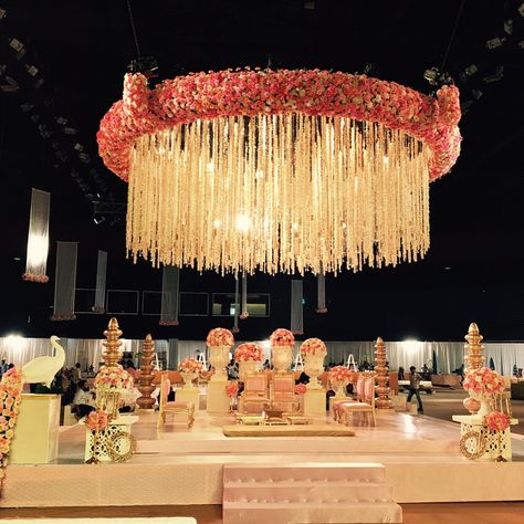 20+ Exceptionally Beautiful Mandap Decor Ideas for your Dreamy Pheras! | ShaadiSaga Wedding Decorations Modern, Mandap Design, Night Wedding Decor, Wedding Hall Decorations, Wedding Entrance Decor, Wedding Stage Design, Desi Wedding Decor, Mandap Decor, Wedding Planning Decor