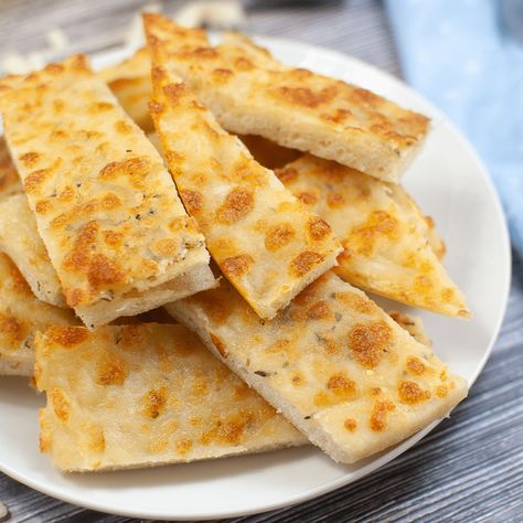 This Air Fryer Cheese Bread recipe is a simple side dish that is flavorful, cheesy and great for pizza night. Pizza Side Dishes, Air Fryer Cheese, Cheese Bread Sticks, Cheese Bread Recipe, Homemade Dinner Recipes, Cheesy Garlic Bread, Yeast Bread, Air Fryer Recipes Easy, Pizza Night