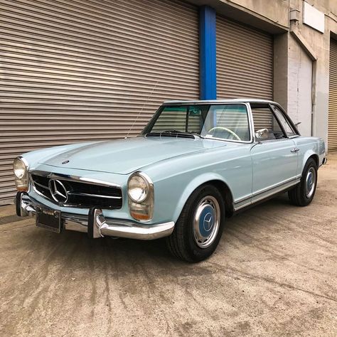 Light Blue Cars, Mercedes 200, Dream Cars Mercedes, Dream Vehicles, Light Blue Wedding, Future Cars, Blue Interior, Car Club, Future Car