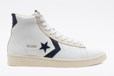 The Converse Pro Leather was first released in 1976, and during the 1980s, it was no stranger to competitive glory. The shoe was victorious on collegiate and professional stages, and Converse itself was an official sponsor of the United States’ national team during the period.  The latest colorway of the Pro Leather celebrates this rich history with a classic white and navy… The post Converse Pro Leather in White/Navy appeared first on EUKICKS. Converse Pro Leather, Leather Converse, Converse Trainers, Best Running Shoes, Converse Sneakers, Sports Footwear, Sneakers Men Fashion, Canvas Sneakers, Converse All Star