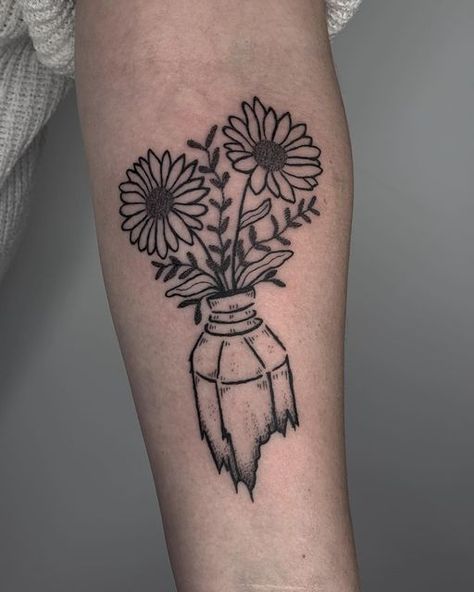 chloe on Instagram: "Daisy’s in a broken vase for Sophie! Thankyou lovely 🖤🖤🖤 . . . . . . #tattoo #floraltattoo #vasetattoo #dotworktattoo #dotworktattoos #daisytattoo #botanicaltattoo #blackworktattoo #blackworktattoos #darktattoos #darkartists" Broken Vase, Vase Tattoo, Lovely Tattoo, Ankle Tat, Daisy Tattoo, Botanical Tattoo, Dot Work Tattoo, Tat Ideas, Blackwork Tattoo