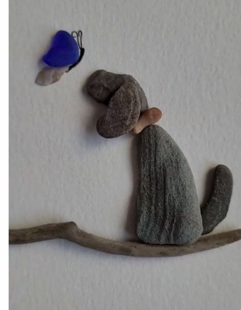 Stone Pictures Pebble Art Dogs, Animal Pebble Art Ideas, Turtle Pebble Art, Dog Pebble Art, Rock People Craft Pebble Art, Pebble Art Ideas Diy, Pebble Art Dog, River Rock Crafts, Sea Glass Artwork