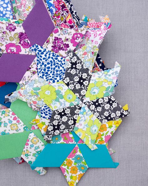 English Paper Piecing - Liberty Stars Quilt - Part 1 Hand Pieced Quilts, Red Pepper Quilts, English Paper Piecing Quilts, Hexagon Quilt, Star Quilt Patterns, Patchwork Patterns, Paper Piecing Quilts, Book Quilt, Fabric Book