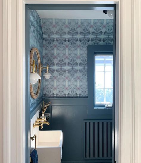 Paravati wallpaper in Cerulean used so wisely with the perfect slate blue paint by @laurensterndesign💙. . . . . . . . . . #eskayel #eskayelwallpaper #ihavethisthingwithwallpaper #dswallpaper #wallart #wallmural #wallpapermural #mural #pattern #elldecor #collectibledesign #interiorinspo #interiordecoration #decor #decorlovers #interiorinspiration #theworldofinteriors #interiorstyle #currentdesignsituation #interiordetails #vogueliving #mydecorvibe #howwedwell #myeclecticmix #hbmystyle #howyo Slate Blue Bathroom, Slate Blue Paint, Eskayel Wallpaper, Glamorous Bathroom, Blue Bathroom Decor, Bathroom Decor Colors, The World Of Interiors, Powder Room Decor, Vogue Living