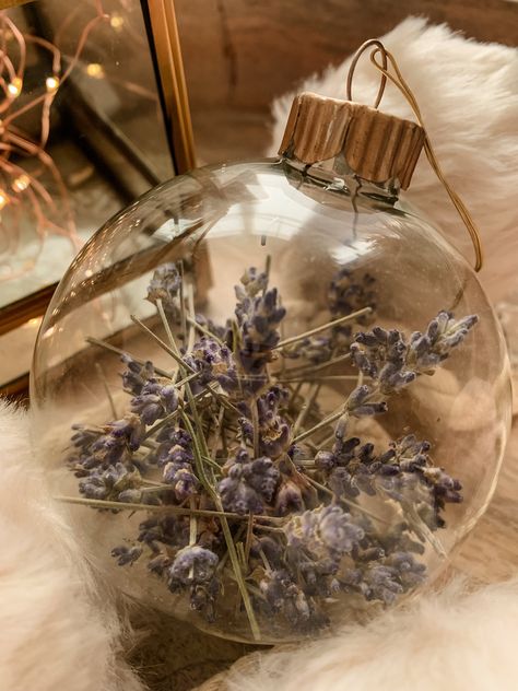 Dried Flower Ornament Diy, Lavender Ornaments, Dried Flower Ornaments, Flower Christmas Ornaments, Small Flower Farm, Dried Flower Christmas, Lavender Christmas, Botanical Christmas, Farmhouse Christmas Ornaments