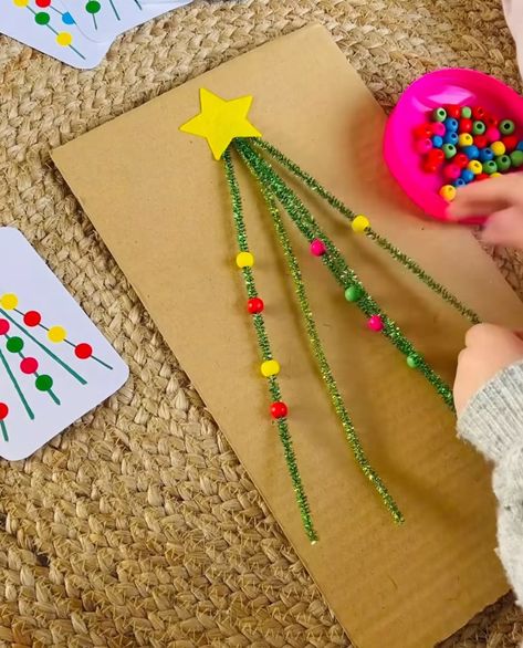 Christmas Fine Motor, Preschool Christmas Activities, Christmas Crafts For Toddlers, Preschool Christmas Crafts, Toddler Arts And Crafts, Christmas Kindergarten, Christmas Arts And Crafts, Daycare Crafts, Christmas School