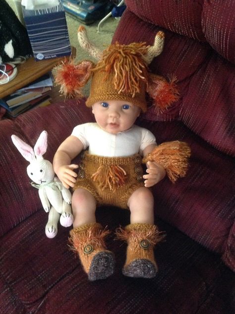 Knit Scottish Highland Baby Cow Diaper cover, Hat and Hooves or leg warmers. Costume Photo Prop Scottish Highland Calf, Cow Tail, Breeds Of Cows, Highland Calf, Metal Cow, Cow Toys, Cow Spots, Scottish Highland Cow, Baby Cow