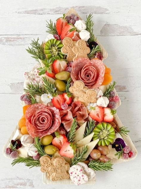 Superb Charcuterie By Chelle Charcuterie Christmas Tree, Charcuterie Tree, Charcuterie Christmas, Christmas Food, To Share, Christmas Tree, Christmas