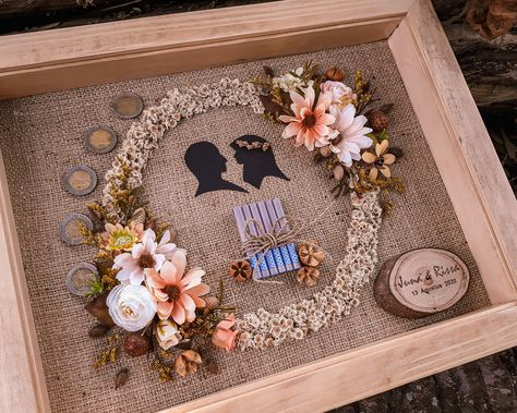 Frame Mahar Rustic, Mahar Rustic, Hantaran Kahwin, Wedding Frame Gift, Wedding Gift Money, Rustic Wedding Gifts, Birthday Gifts For Boyfriend Diy, Flower Shadow Box, Hand Embroidery Videos