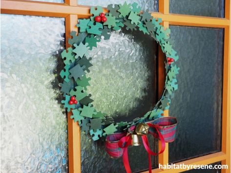 Jigsaw Pieces Craft Ideas, Christmas Art For Kids, Random Crafts, Puzzle Crafts, Window Decorations, Christmas Window Decorations, Handmade Paper Crafts, Craft House, Decoration Idea