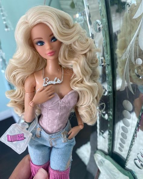 @thee.doll.guru on Instagram: "(2022 Walmart exclusive holiday Barbie Re-Rooted and styled by me)" Different Barbie Dolls, Fashion Barbie Doll Outfits, Barbie Doll Aesthetic, Barbie Moodboard, Y2k Barbie, Pretty Barbie, Barbies Dolls, Barbie Hairstyle, Straight Human Hair Wigs