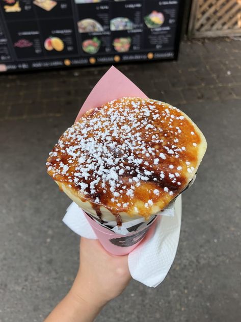 Creme Brulee Crepes, Creme Brulee Crepe, Crepe Brulee, Crepe Food, Creme Brulee Desserts, Japanese Pastries, Cream Brulee, Dream Food, Ice Cream Pies