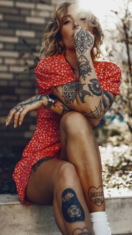 A woman who rocks a sundress with tattoos. Fur Sweatshirt, Tattoed Women, Female Tattoo, Winter Outerwear, Tattoo Model, Tattoo Models, Inked Girls, Beautiful Tattoos, Motogp