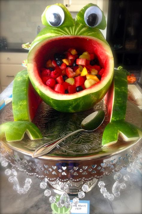 Food Platters Party, Watermelon Fruit Salad, Fruits Decoration, Fruit Creations, Fest Mad, Watermelon Carving, Fruit Displays, Fruit Arrangements, Watermelon Fruit