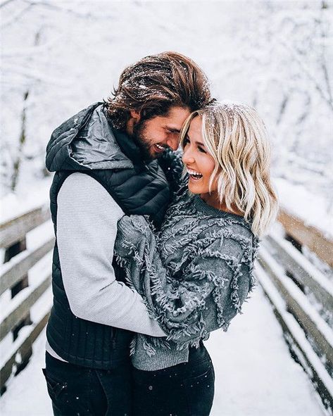 29 Winter Engagement Photos In Different Styles Couple Photography Winter, Snow Engagement Photos, Couple Winter, Winter Engagement Pictures, Snow Photos, Snow Photoshoot, Winter Couple, Space Heaters, Winter Photoshoot