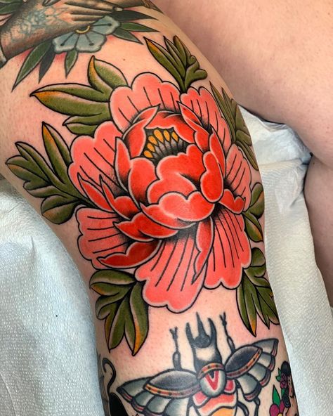 Peony Knee Tattoo Traditional, Knee Peony Tattoo, Peony Knee Tattoo, Japanese Peony Tattoo, Sorry Mom Tattoo, Tropical Flower Tattoos, Leg Sleeve Tattoos, Leg Tattoo Ideas, Strawberry Tattoo