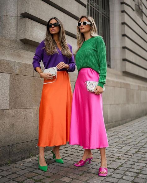 Orange Skirt Outfit, Pink Skirt Outfits, Satin Skirt Outfit, Hot Pink Skirt, Long Skirt Fashion, Bright Color Dresses, Color Blocking Outfits, White Boho Dress, Orange Skirt