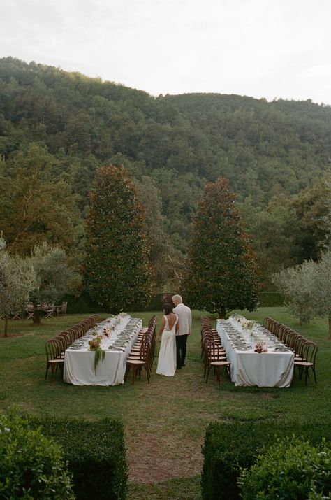 Real Wedding | April & Andrew English Summer Wedding, Black Tie Backyard Wedding, Elevated Backyard Wedding, Casual Wedding Food, Nancy Meyers Wedding, Small Wedding Inspiration, Field Wedding Reception, Paneling Hallway, Simple Alter