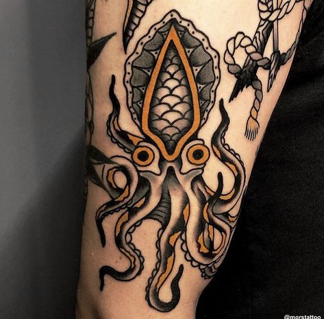 Kraken Tattoo, Squid Tattoo, Illusion Tattoos, Optical Illusion Tattoos, Traditional Tattoo Inspiration, P Tattoo, Traditional Tattoo Designs, Octopus Tattoo Design, Traditional Style Tattoo