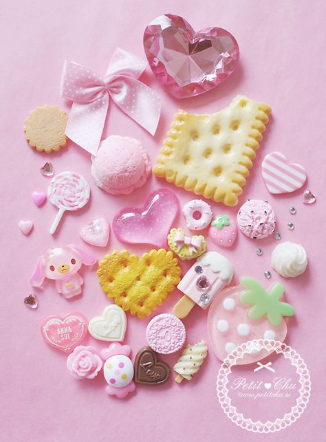 Charms #decoden Kawaii Biscuit, Decoden Charms, Decoden Diy, Decoden Case, Kawaii Crafts, Kawaii Food, Resin Charms, Clay Charms, Cold Porcelain