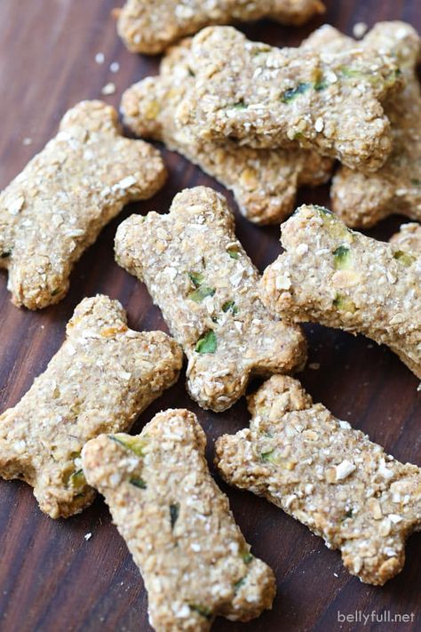 These easy Homemade Dog Treats are made with some of your favorite banana bread and zucchini bread ingredients, but healthy for your fur baby! Parsley Dog Treats, Pet Recipes, Dog Treats Homemade Easy, Animal Treats, Dog Biscuit Recipes, Doggy Treats, Dog Food Treats, Dog Biscuit, Dog Treats Homemade Recipes