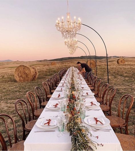 Outdoor Dinner, Long Table, Green Wedding Shoes, Green Wedding, Table Set, Wedding Gown, Wedding Designs, Tuscany, Wedding Inspo