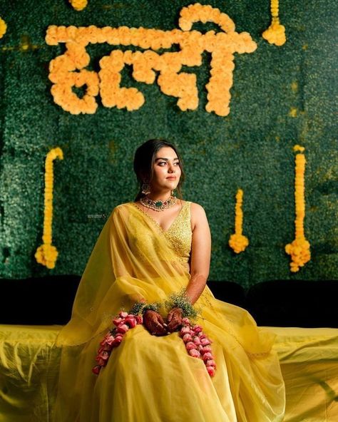 Love Poses Couple, Couple Wedding Poses, Haldi Photography Ideas, Haldi Dresses, Love Poses, Haldi Poses For Bride, Haldi Photoshoot, Haldi Ceremony Outfit, Haldi Dress