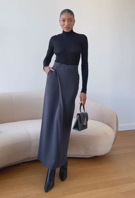 Casual Winter Skirt Outfits, Skirt Turtleneck Outfit, Opulence Aesthetic, Mc Clothes, Black Skirt Outfit Winter, Winter Graduation Outfit, Dramatic Gamine, Hijab Fashion Summer, Black Skirt Outfits