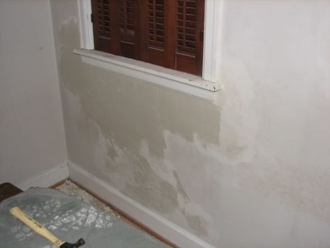 How to Fix Bubbled and Cracked Paint Before Painting Walls | Dengarden How To Patch Drywall, Older Homes, Diy Home Interior, Cracked Paint, House Makeovers, Cracked Wall, Painting Walls, Thick Layers, Old Wall