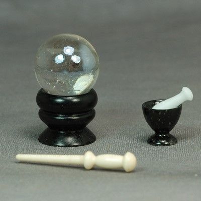 Wizard Crystal Ball, Miniature Witch Room, Miniature Magic Shop, Witch Miniatures, Witchy Miniatures, Miniature Crystal Ball, Crystal Ball Stand, Wizard Miniatures, Dnd Diy